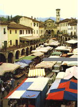 La Piazza del Mercato a Greve